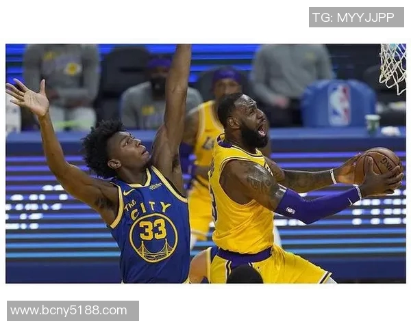 湖人队与雷霆队历史交锋战绩回顾及精彩瞬间分析