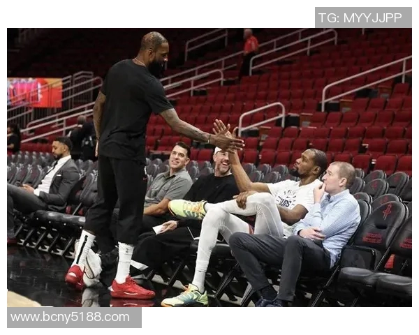 火箭队在太阳夏季联赛中展现新星风采，年轻球员争相亮相引发关注