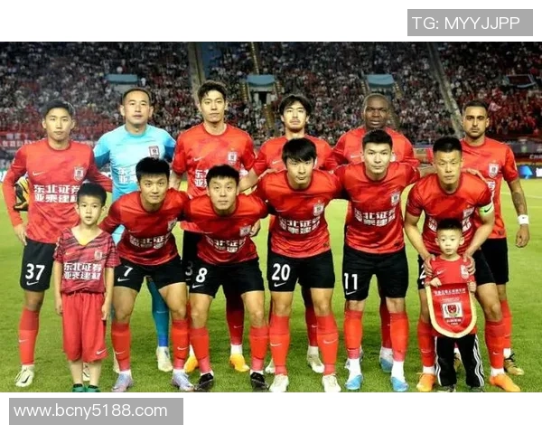 上港与苏宁激战在即胜负悬念引发球迷热议与期待